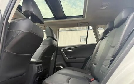 Toyota RAV4, 2022 год, 2 730 000 рублей, 7 фотография