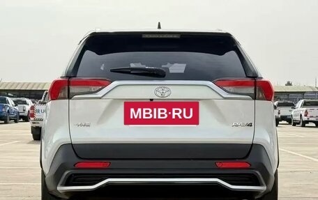 Toyota RAV4, 2022 год, 2 730 000 рублей, 5 фотография