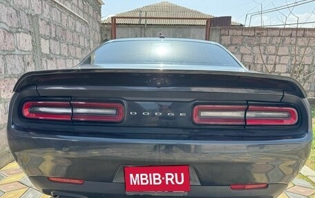 Dodge Challenger III рестайлинг 2, 2017 год, 1 590 000 рублей, 8 фотография