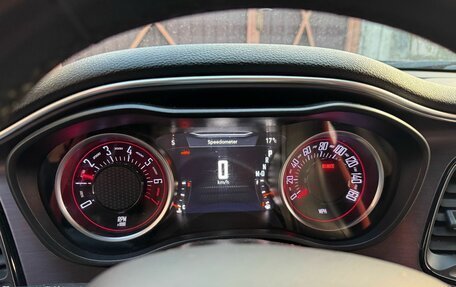 Dodge Challenger III рестайлинг 2, 2017 год, 1 590 000 рублей, 16 фотография