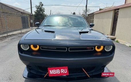 Dodge Challenger III рестайлинг 2, 2017 год, 1 590 000 рублей, 17 фотография
