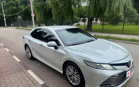 Toyota Camry, 2019 год, 2 750 000 рублей, 4 фотография
