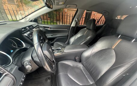 Toyota Camry, 2019 год, 2 750 000 рублей, 10 фотография
