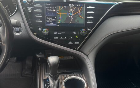 Toyota Camry, 2019 год, 2 750 000 рублей, 18 фотография