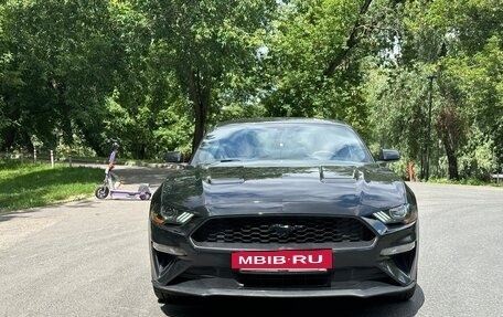 Ford Mustang VI рестайлинг, 2020 год, 2 100 000 рублей, 3 фотография