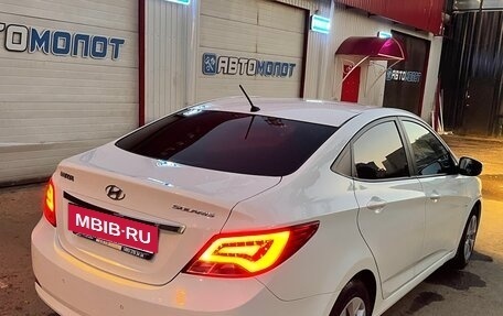Hyundai Solaris II рестайлинг, 2015 год, 970 000 рублей, 3 фотография