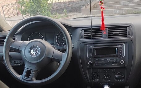 Volkswagen Jetta VI, 2013 год, 1 050 000 рублей, 4 фотография