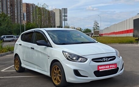 Hyundai Solaris II рестайлинг, 2011 год, 750 000 рублей, 4 фотография