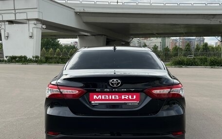 Toyota Camry, 2018 год, 2 300 000 рублей, 4 фотография
