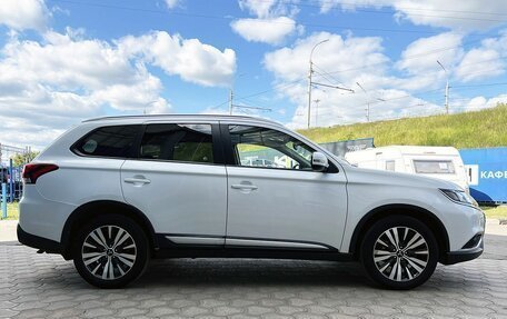 Mitsubishi Outlander III рестайлинг 3, 2019 год, 1 849 000 рублей, 6 фотография
