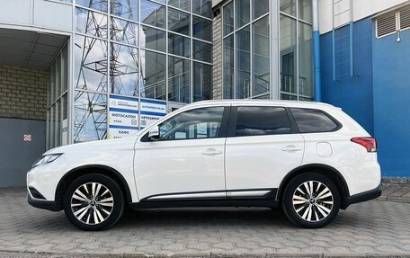 Mitsubishi Outlander III рестайлинг 3, 2019 год, 1 849 000 рублей, 2 фотография