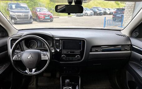 Mitsubishi Outlander III рестайлинг 3, 2019 год, 1 849 000 рублей, 10 фотография