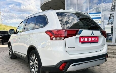 Mitsubishi Outlander III рестайлинг 3, 2019 год, 1 849 000 рублей, 3 фотография