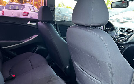 Hyundai Solaris II рестайлинг, 2015 год, 1 000 000 рублей, 19 фотография