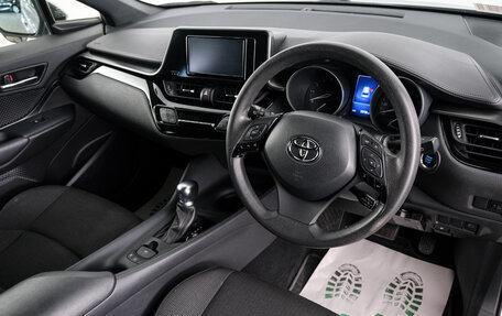 Toyota C-HR I рестайлинг, 2018 год, 1 999 000 рублей, 9 фотография