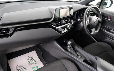 Toyota C-HR I рестайлинг, 2018 год, 1 999 000 рублей, 13 фотография