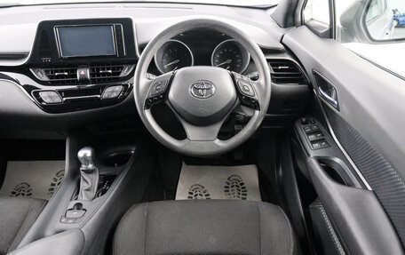 Toyota C-HR I рестайлинг, 2018 год, 1 999 000 рублей, 15 фотография