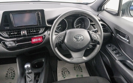 Toyota C-HR I рестайлинг, 2018 год, 1 999 000 рублей, 10 фотография