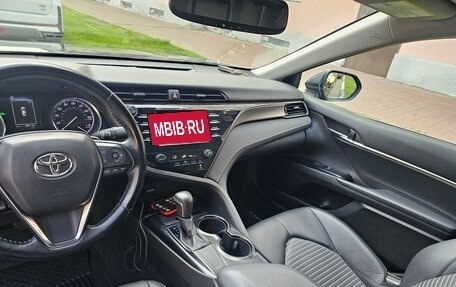 Toyota Camry, 2018 год, 2 400 000 рублей, 5 фотография