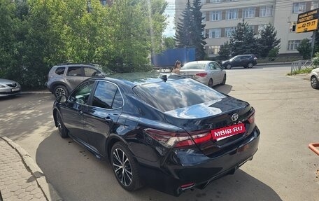 Toyota Camry, 2018 год, 2 400 000 рублей, 2 фотография