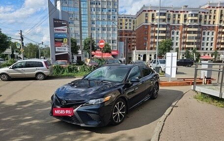 Toyota Camry, 2018 год, 2 400 000 рублей, 4 фотография
