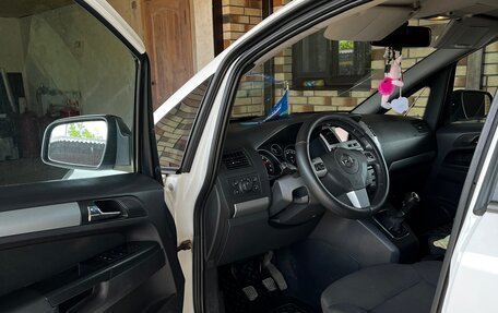 Opel Zafira C рестайлинг, 2012 год, 850 000 рублей, 2 фотография