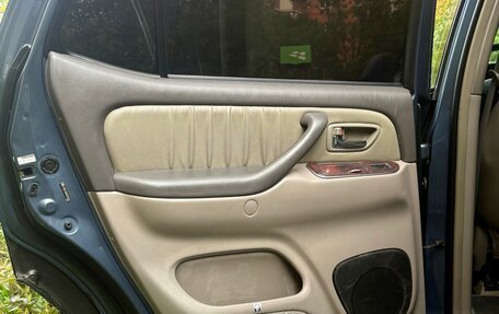Toyota Sequoia II рестайлинг, 2005 год, 2 450 000 рублей, 7 фотография