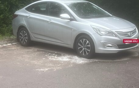 Hyundai Solaris II рестайлинг, 2015 год, 950 000 рублей, 2 фотография