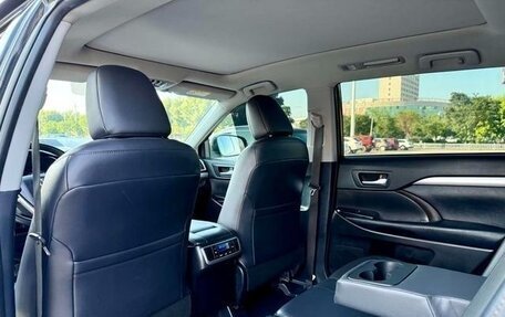Toyota Highlander III, 2021 год, 3 040 000 рублей, 10 фотография