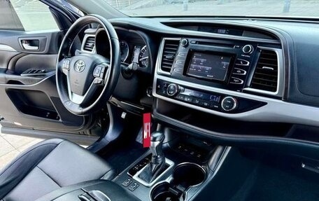 Toyota Highlander III, 2021 год, 3 040 000 рублей, 8 фотография
