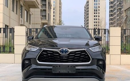 Toyota Highlander, 2022 год, 3 570 000 рублей, 2 фотография