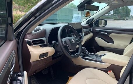 Toyota Highlander, 2022 год, 3 570 000 рублей, 8 фотография