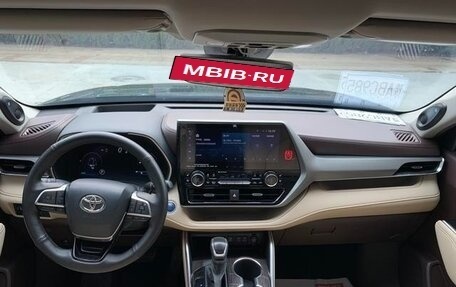 Toyota Highlander, 2022 год, 3 570 000 рублей, 7 фотография