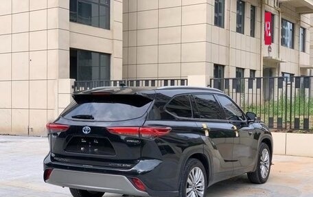 Toyota Highlander, 2022 год, 3 570 000 рублей, 5 фотография