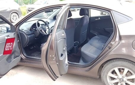 Hyundai Solaris II рестайлинг, 2015 год, 1 200 000 рублей, 18 фотография