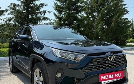 Toyota RAV4, 2020 год, 3 590 000 рублей, 8 фотография