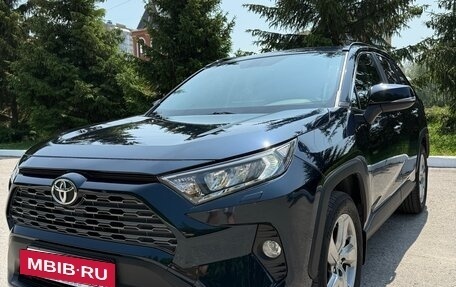 Toyota RAV4, 2020 год, 3 590 000 рублей, 9 фотография