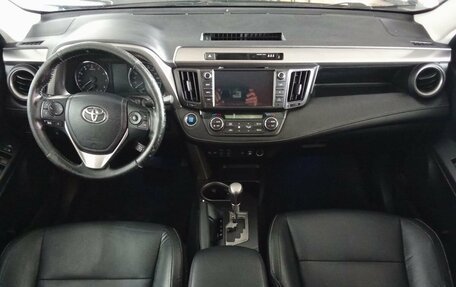 Toyota RAV4, 2016 год, 1 850 000 рублей, 11 фотография