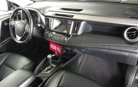 Toyota RAV4, 2016 год, 1 850 000 рублей, 9 фотография