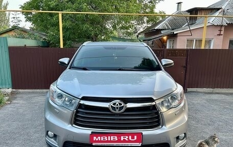 Toyota Highlander III, 2014 год, 3 150 000 рублей, 2 фотография