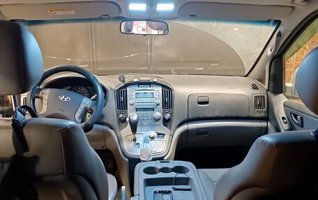 Hyundai Grand Starex Grand Starex I рестайлинг 2, 2015 год, 1 850 000 рублей, 2 фотография