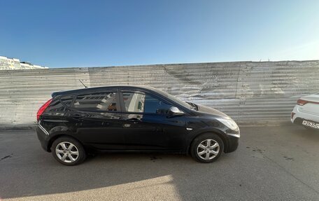 Hyundai Solaris II рестайлинг, 2013 год, 870 000 рублей, 2 фотография