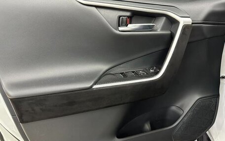 Toyota RAV4, 2022 год, 2 620 000 рублей, 13 фотография
