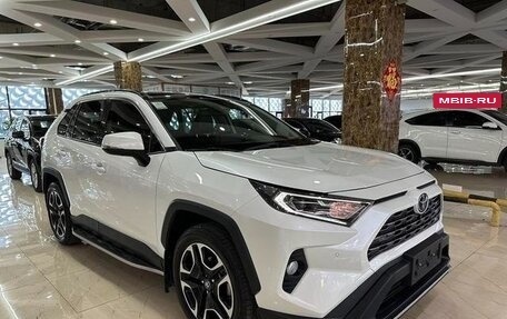 Toyota RAV4, 2022 год, 2 620 000 рублей, 3 фотография