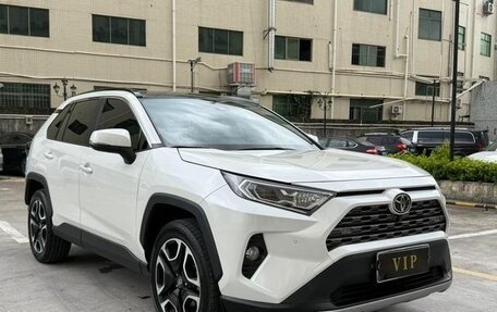 Toyota RAV4, 2022 год, 2 290 000 рублей, 3 фотография