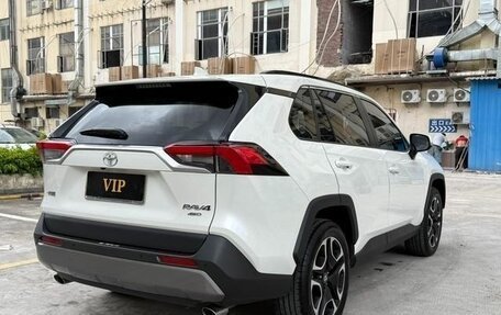 Toyota RAV4, 2022 год, 2 290 000 рублей, 6 фотография