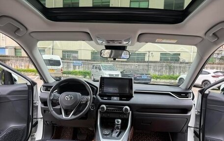 Toyota RAV4, 2022 год, 2 290 000 рублей, 7 фотография