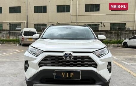 Toyota RAV4, 2022 год, 2 290 000 рублей, 2 фотография