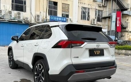 Toyota RAV4, 2022 год, 2 290 000 рублей, 4 фотография