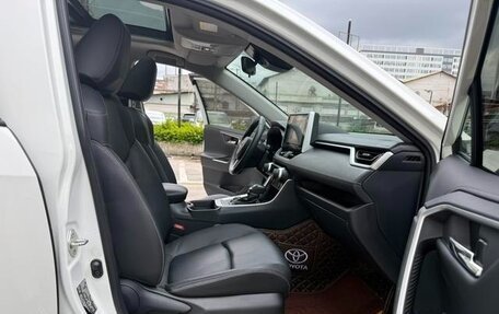 Toyota RAV4, 2022 год, 2 290 000 рублей, 13 фотография
